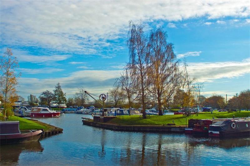 Bustlng Ely canal