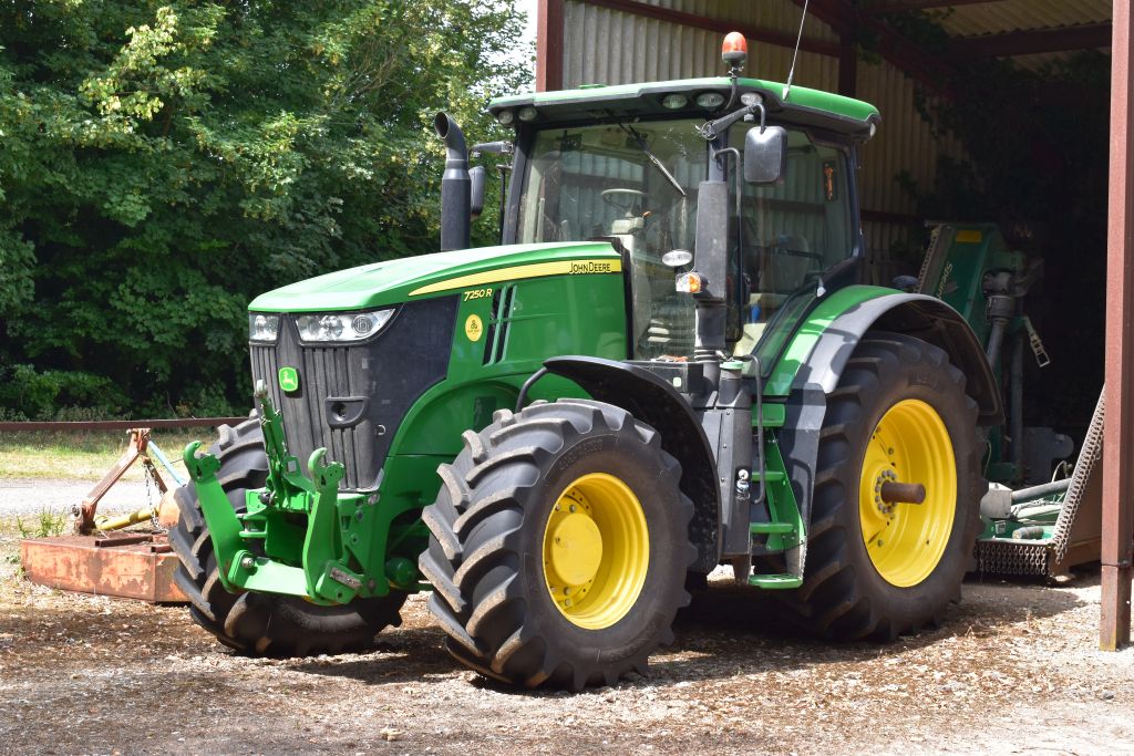 Example image for Timed online auction of agricultural tractors, combine harvester, implements and machinery